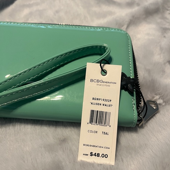 NWT Sea-green BCBG wristlet - Picture 6 of 6